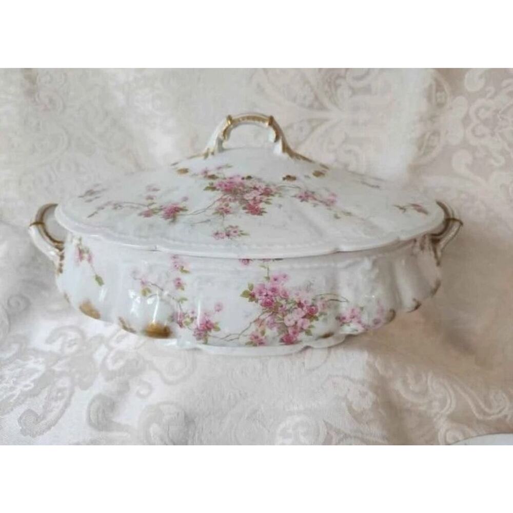 Haviland Limoges Covered Serving Dish & Two Matching Soup Bowls. Circa 1900
